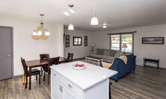 Ankeny House | Spacious 5-bedroom house with WiFi and AC in Ankeny Iowa.