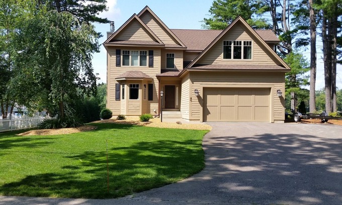 Lochmere House | Spacious 5-bedroom retreat on Lake Winnisquam