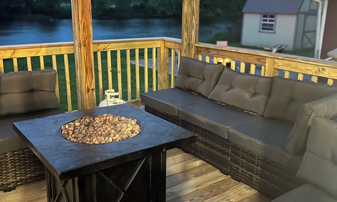 Deposit House | Spacious 5-bedroom river house in charming Deposit