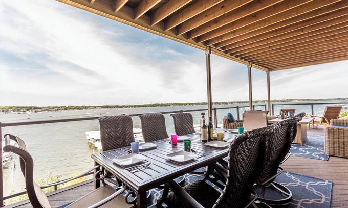 Arnolds Park Condo | Spacious 5-bedroom condo in the delightful Stillwater building East Lake Okoboji