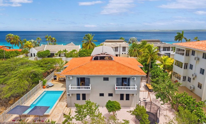 Belnem House | Spacious 5-bedroom villa on Bonaire with private pool, ocean view rooftop terrace, tropical garden, near top kitesurfing & diving spots. Sleeps 10 persons.