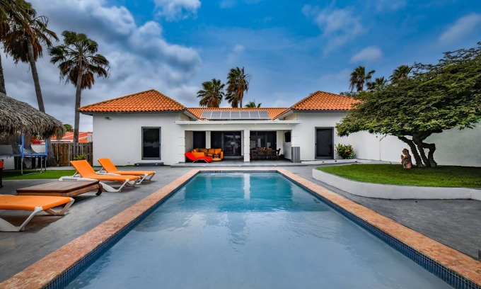 Jaburibari House | Spacious 5 bedroom Villa Paradera