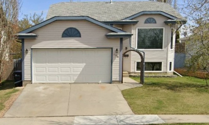 Sherwood Park House | Spacious 5BR Family Retreat in Sherwood Park