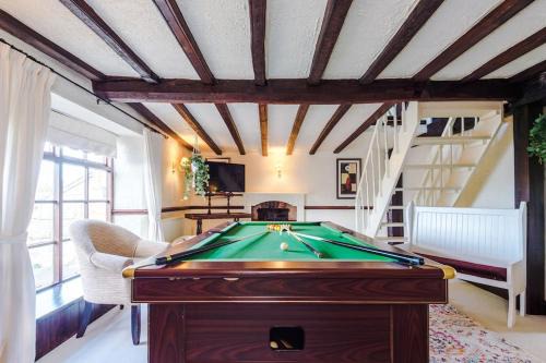 Ruthin House | Spacious 5BR Home w/Game Room