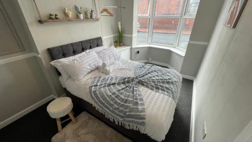 Seisdon House | Spacious 6 Bed Home Near City & Albion Stadium Perfect for Contractors!