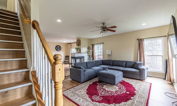 Glenwillow House | Spacious 6BR Home - Near CLE/Solon