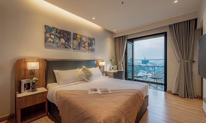 Phuong 1 Apartment | Spacious 7-bedroom Apartment in Dist 1, Central Location, Pool & Gym, Zenity