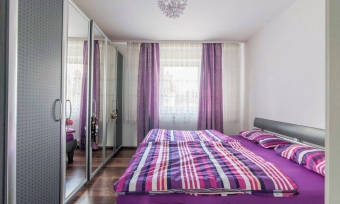 Dohren-Wulfel House | Spacious 8-bedroom house in wonderful Hannover with WiFi near the fair.