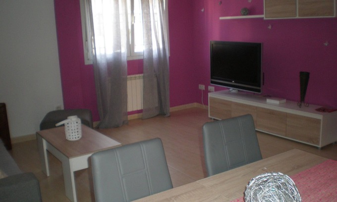 Manzanares Apartment | Spacious and central apartment 45 kilometers from Las Lagunas de Ruidera