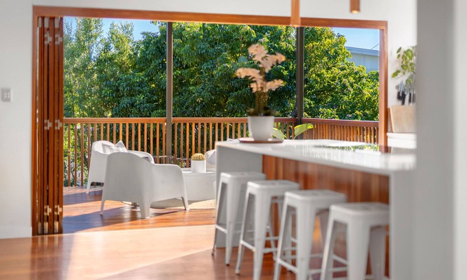 Yeronga House | Spacious and close to everything.