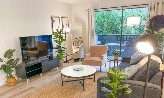 Squamish Condo | Spacious and Comfortable Suite With Full Kitchen - 10 Min From Downtown!