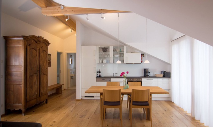 Utting am Ammersee Apartment | Spacious apartment on the top floor - walking distance to the lake - Utting am Ammersee