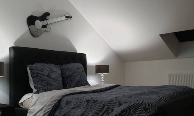 Chalon-sur-Saone Apartment | Spacious apartment in the heart of Chalon with rooftop views
