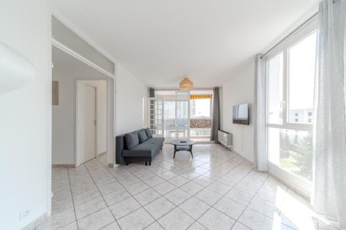 Bron Apartment | Spacious Apartment for 8 People - Bron Grand Clement