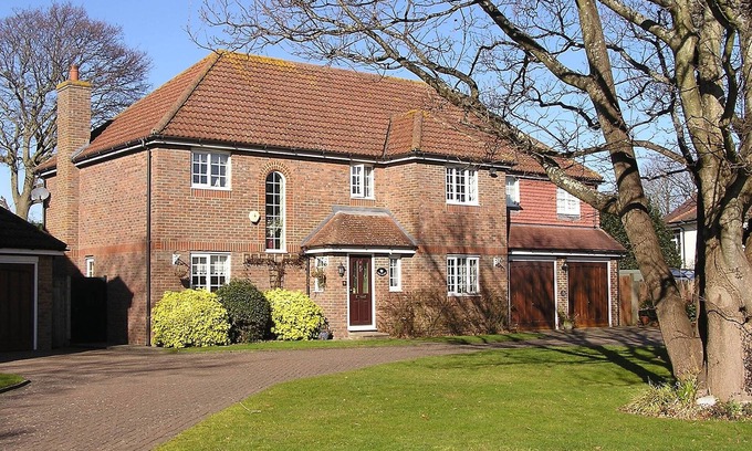 Aldwick Condo | Spacious Apartment In The Heart Of The South Of England