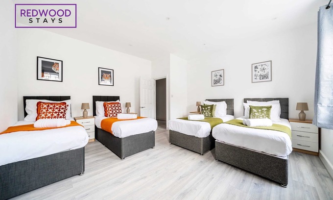 Rushmoor District Apartment | Spacious Apartment | Pet-Friendly, FREE WiFi