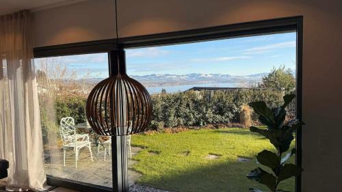 Horgen District Apartment | Spacious apartment with lake view and garden