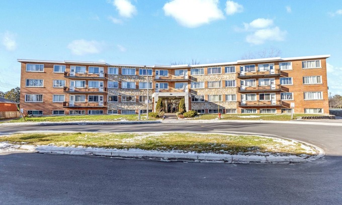 Dorval Apartment | Spacious apartments located close to any stores and restaurants.