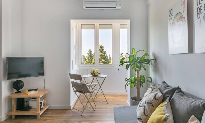 Santo Condestavel Apartment | Spacious Apt Campo D'Ourique