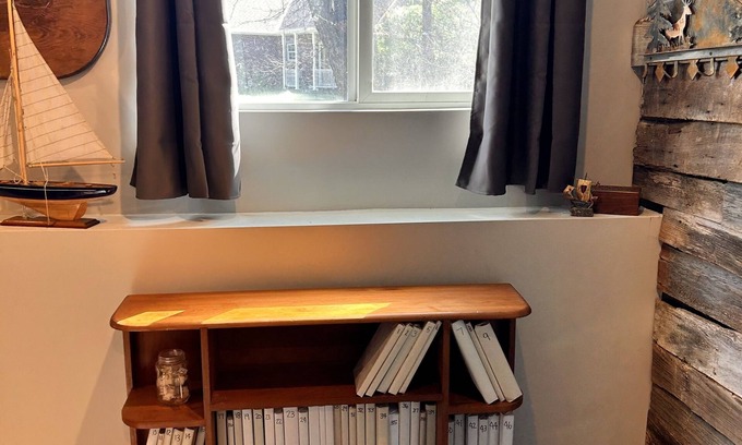 Independence House | Spacious, beautiful, fun packed basement with kitchen, bath, pool table & 85" TV