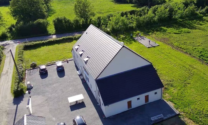 Lys-Saint-Georges Cottage | Spacious Berry Cottage with Garden, Games and Parking