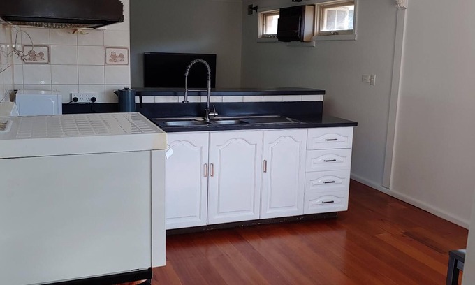 Wantirna South House | Spacious & Bright 4 Bedroom Family House & Garden