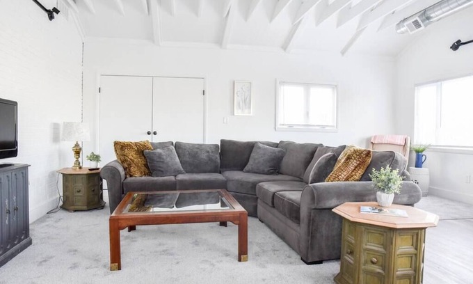 Pleasant Hills Apartment | Spacious & Bright Retreat – Perfect for Families!
