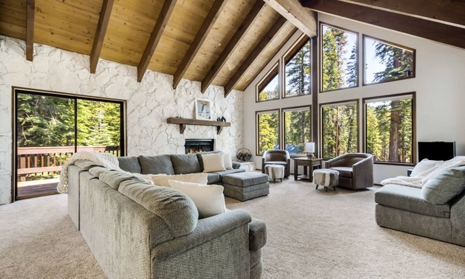 Kingswood Estates Cabin | Spacious Cabin: 10 minutes to Northstar & the Lake
