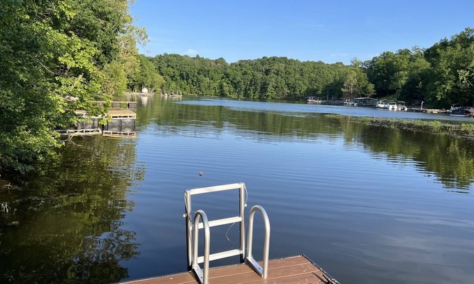 Goreville House | Spacious Cabin with Beautiful Sunsets in the Heart of Hiking and Wine Country