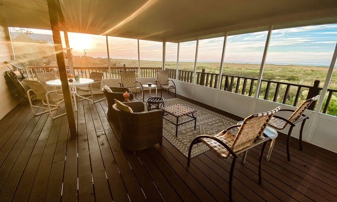 Cypremort Point Cabin | Spacious Camp+Canal for Fishing/Boat+Beautiful Bay Views! 1.5 mi to Beach+Launch