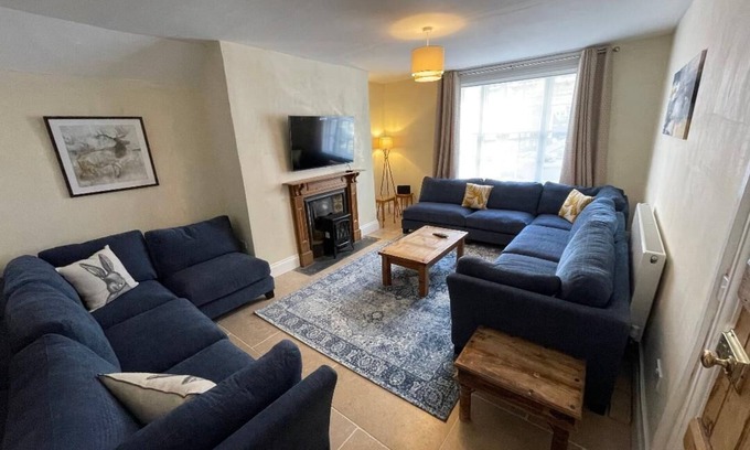Monmouth House | Spacious character holiday cottage property near town Centre
