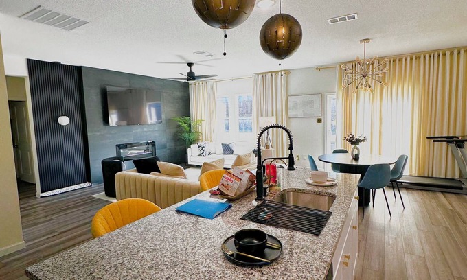 Glenn Heights House | Spacious Charming 4 Bedroom Elegant Luxe Escape Home in Glenn Heights.