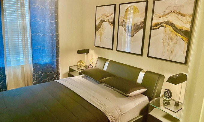 Greenway Plaza-Upper Kirby Apartment | Spacious Clean and Classy 2bd in the heart of Houston
