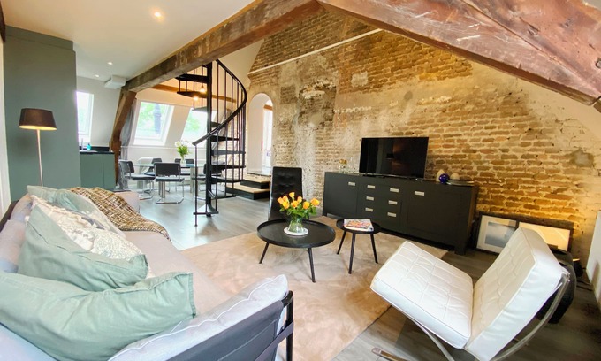 Vianen Apartment | Spacious cosy apartment in historic building in the centre of charming Vianen
