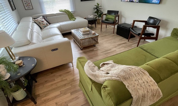 Shipshewana Cottage | Spacious cottage by lake & walking trails, 1 mile from downtown Shipshe.