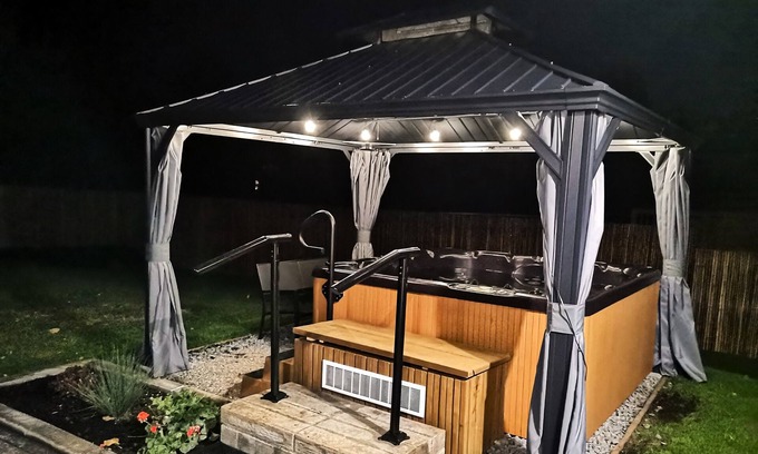 Dashwood Cottage | Spacious cottage w/All-season 8-seat hot tub; firepit, games room. Sleeps 8-10