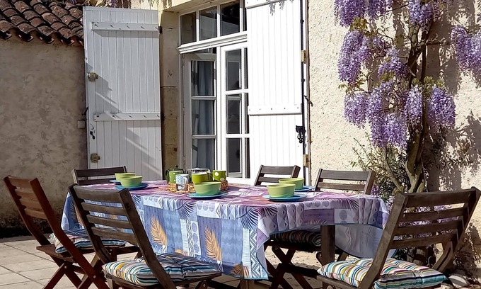 Serignac Cottage | Spacious cottage with comfort and 2 terraces on quiet estate