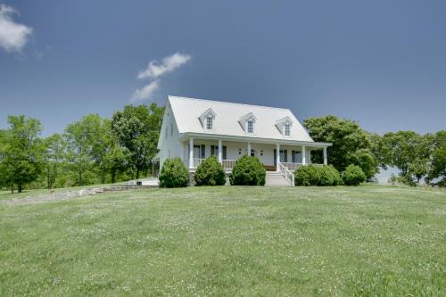 Lauderdale County House | Spacious Countryside Getaway in Lexington with Deck!