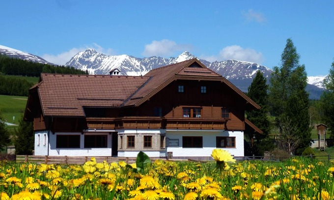 Mauterndorf Ski Chalet | Spacious cozy apartment (15 p) in chalet near historic Mauterndorf Obertauern