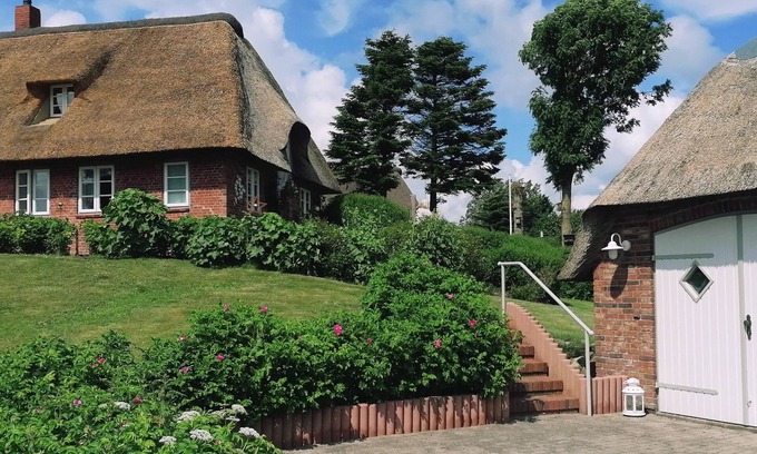 Broderswarft Apartment | Spacious, cozy vacation home with a large garden for family and dog
