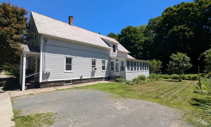 Shelburne Falls Apartment | Spacious & Cozy Ground Floor 2/3 Bed private suite