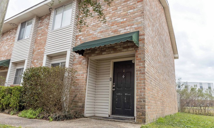 Gonzales Condo | Spacious & Cozy Getaway in Gonzales – Home Away From Home