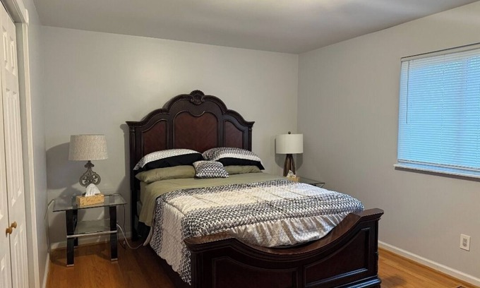 Mehlville House | Spacious, cozy home in Saint Louis
