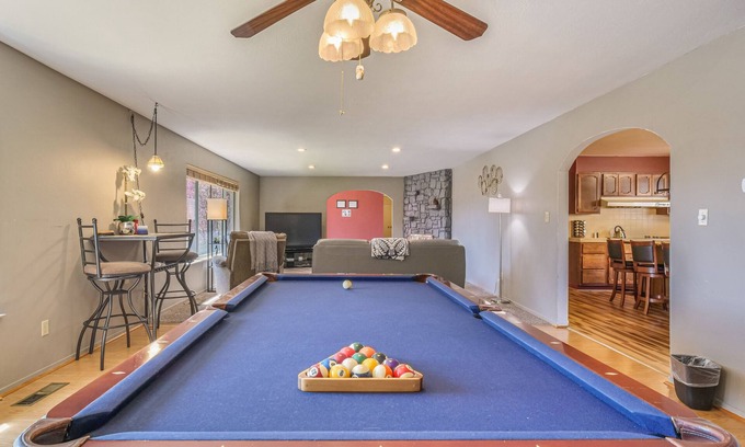 Round Hill Village House | Spacious Cozy Home with private "HOT TUB"