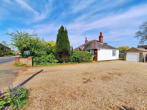 Repps with Bastwick House | Spacious Dog Friendly Family Home on Norfolk Coast