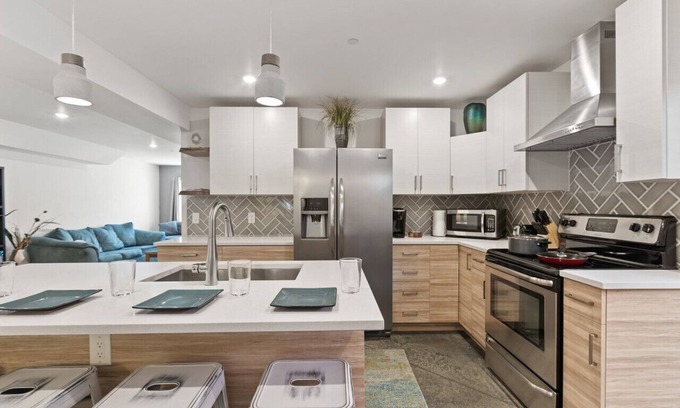 Old Town North Condo | Spacious Dog-Friendly Jewel | Old Town North