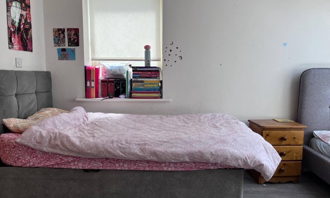 Dublin Bed & Breakfast | Spacious Double Bedroom with Ensuite Bathroom Available to Rent