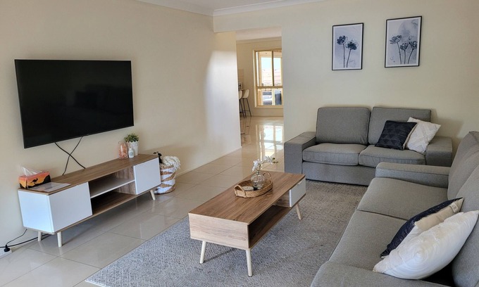 Prestons House | Spacious Double Storey 4 Bedroom/2.5 Bath House