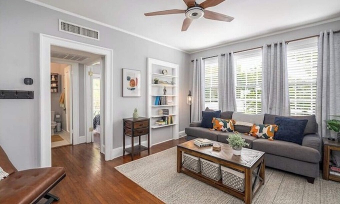 Savannah Victorian District Apartment | Spacious Downtown Savannah Historic Modern Apartment On Forsyth Park