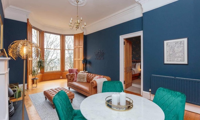 Comely Bank Apartment | Spacious drawing room apt, 10 mins to Princess st.